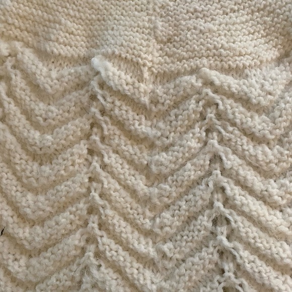 *VINTAGE* handmade knitted caplet - Picture 5 of 9